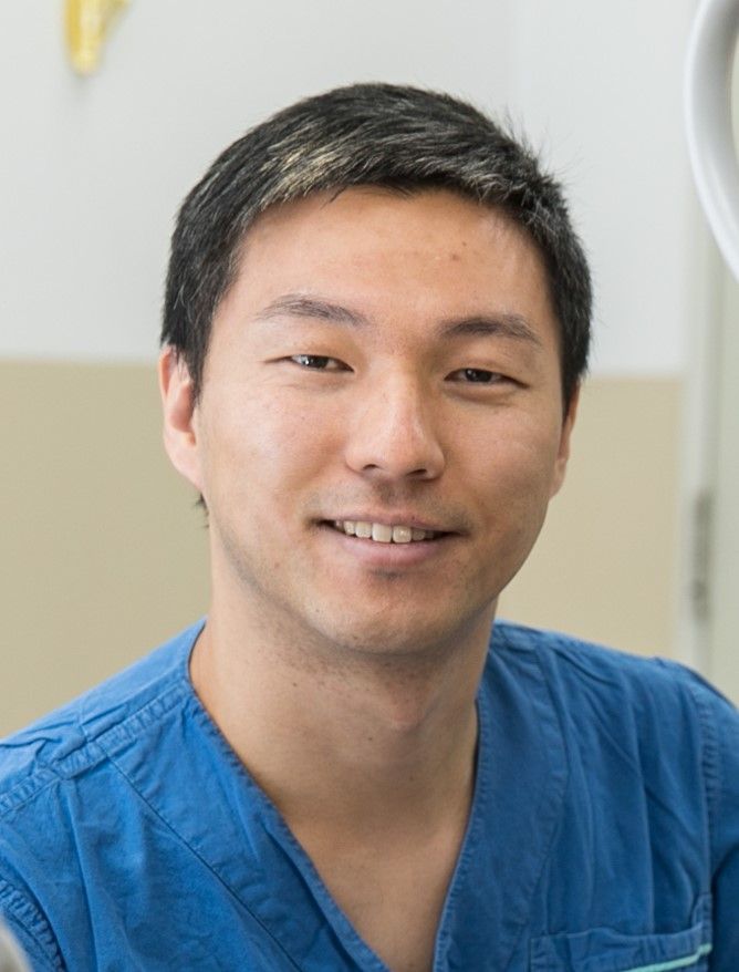 김도섭 치과 전문의님의 전문가 이미지