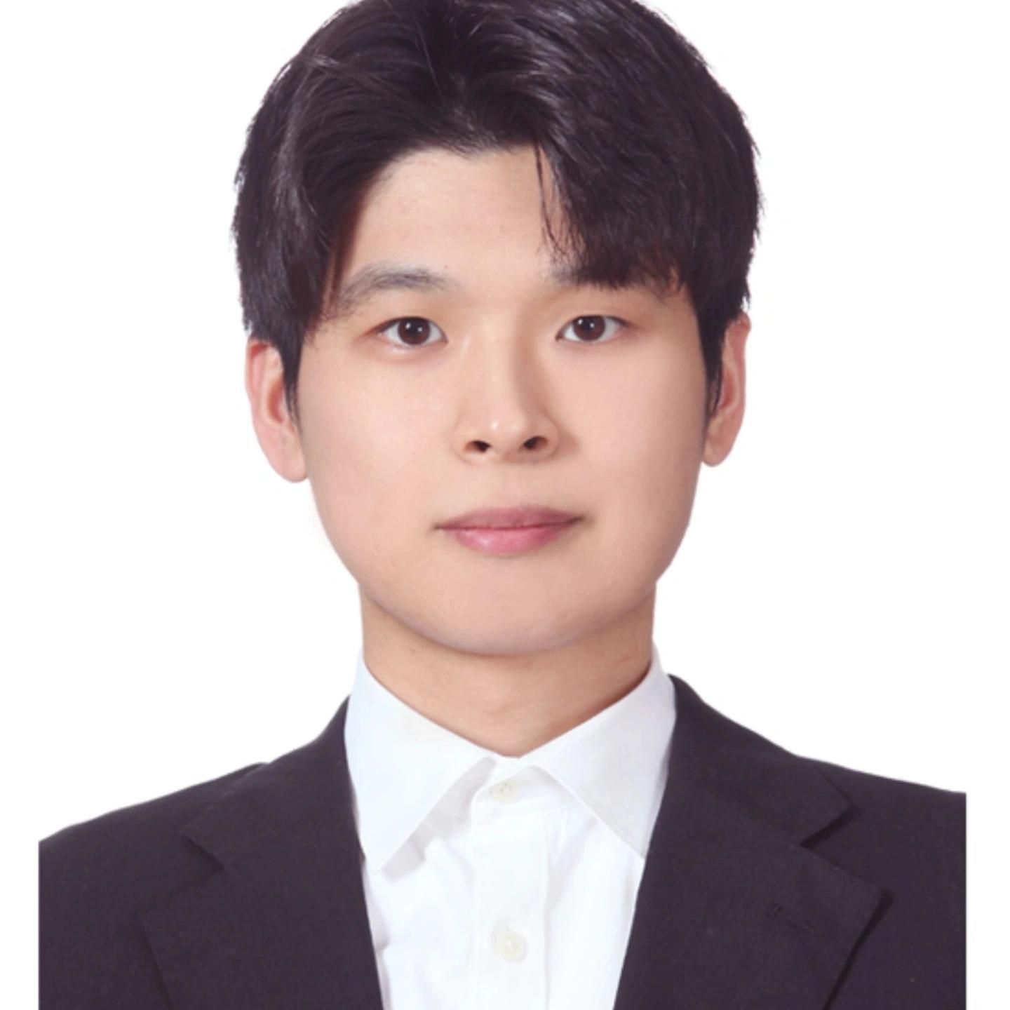 류동균 치과의사님의 전문가 이미지