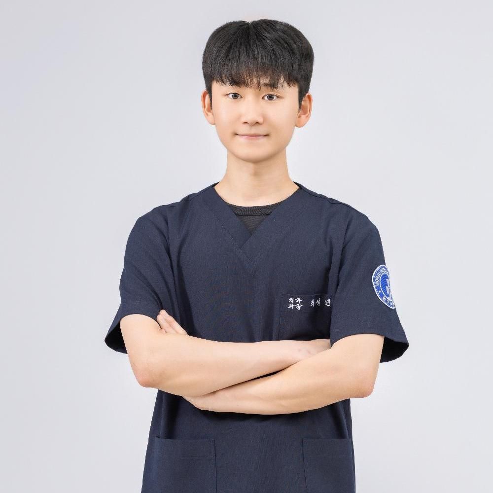 최석민 치과의사님의 전문가 이미지