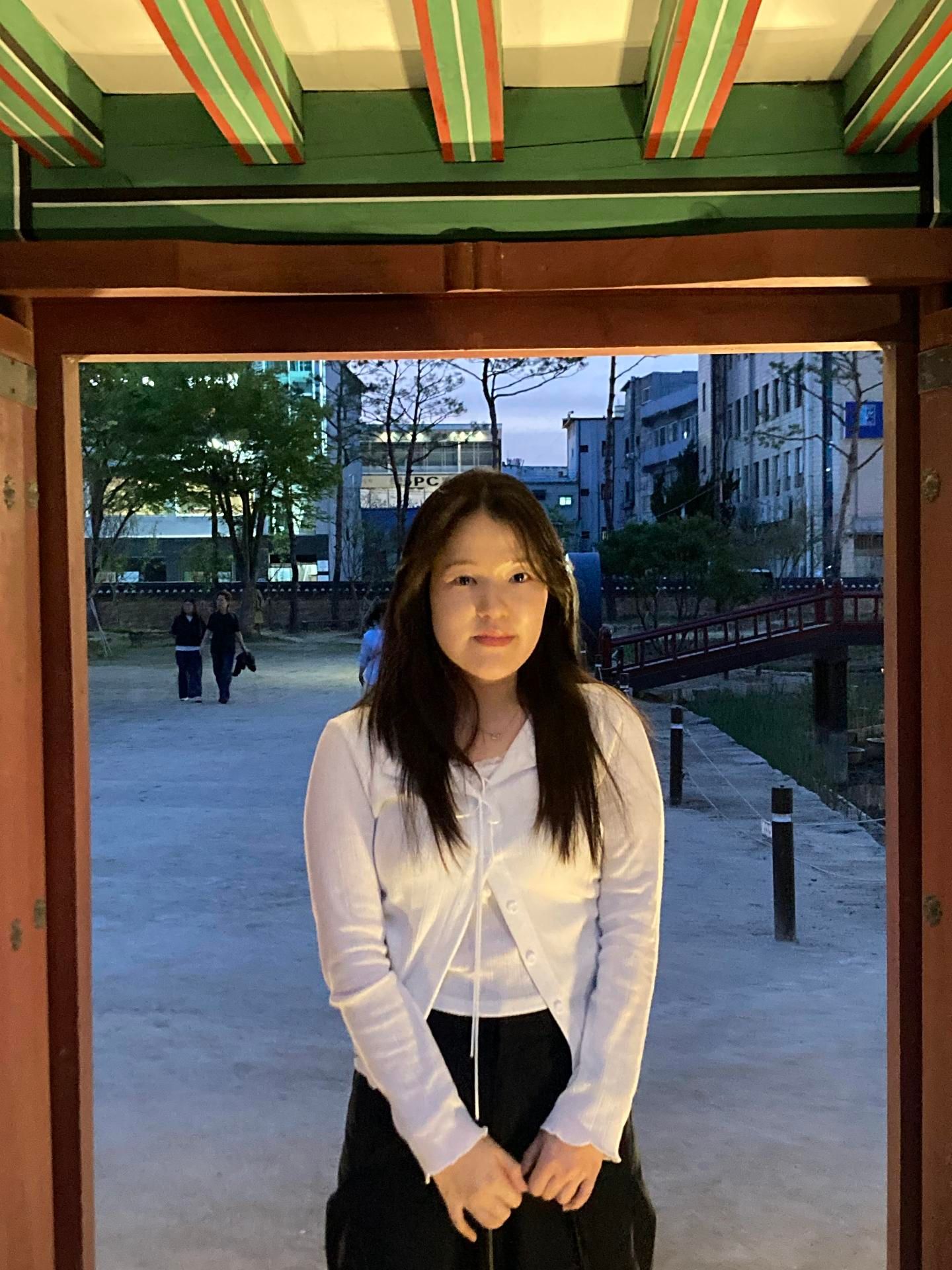 지윤지 초등학교 교사님의 전문가 이미지