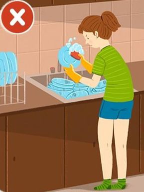 설거지할 때 허리통증 원인과 해결방법