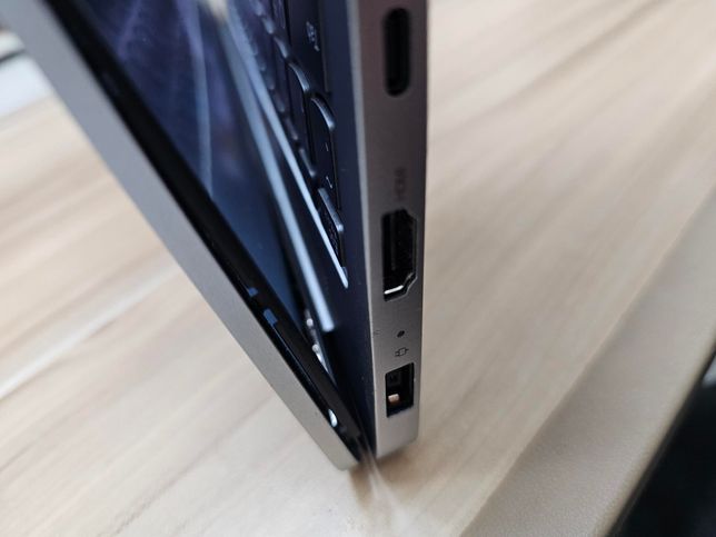 노트북 힌지 고장이였다가 액정까지나갈수있나요?의 1번 째 이미지