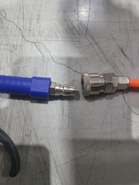 컴프레샤 에어건쪽에 연결되는 축구공 공기 주입 노즐이 있을까요?의 1번 째 이미지