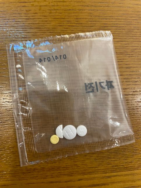 정신과약 앞뒷면올립니다. 약 이름과 효능이 무엇일까요?의 0번 째 이미지