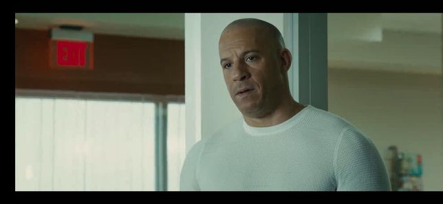 이런 재질 옷들을 뭐라고 부르나요..?의 0번 째 이미지