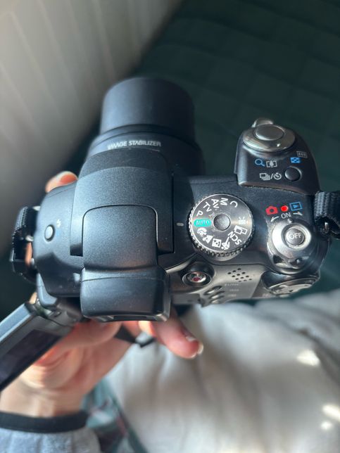 캐논 카메라 고장인가요? 렌즈 넘어서가 꺼멓게 보입니다의 1번 째 이미지