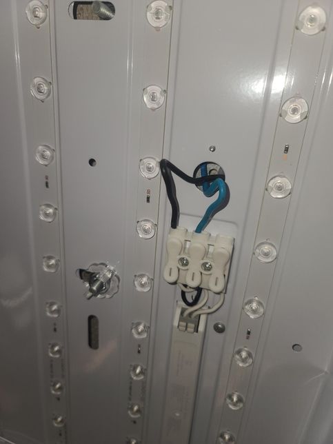 듀얼 거실120w등 한쪽 불이 안오는 이유가??의 1번 째 이미지