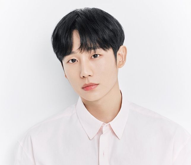 정해인씨, 차은우씨 누가 더 잘생겼나요?의 0번 째 이미지