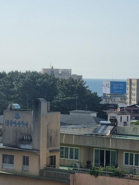 초등학교 근처에 유흥업소들이 들어서면 얼마나 위험할까요?의 1번 째 이미지
