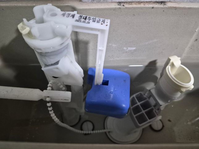 변기 부품 교체해야 하는지 문의드려요의 2번 째 이미지