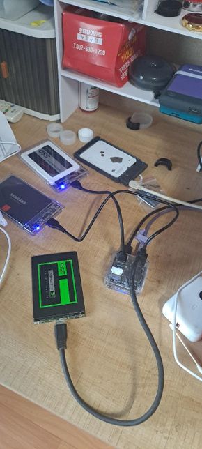 이런게 정상인가요? ssd는 3개 4개를 꼽아도 인식되는 외장포트 그러나? 일반 하드는 단 한개만 꼽을수 있음의 0번 째 이미지