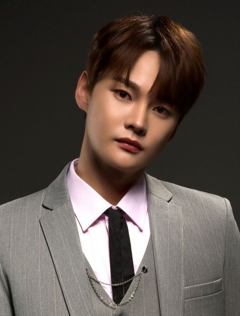 트로트가수 박서진씨가 한 이 머리는 무슨 펌 인가요?의 0번 째 이미지