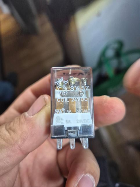 전기 릴레이를 찾고 있습니다. 단종된 모델이라 찾기가 어렵습니다. 호환되는 것이라도 괜찮습니다.의 1번 째 이미지