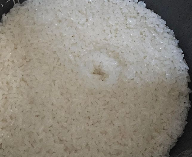 밥하고나면 밥 가운데 또는 옆쪽으로 구멍같은게 생갸요의 0번 째 이미지