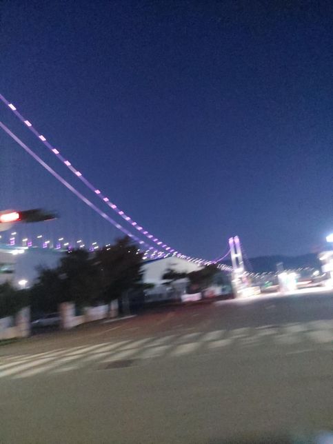 공장지대 근처 도로와 벽에는 왜 버스정류장을 배치하는 경우가 드물어요?의 3번 째 이미지