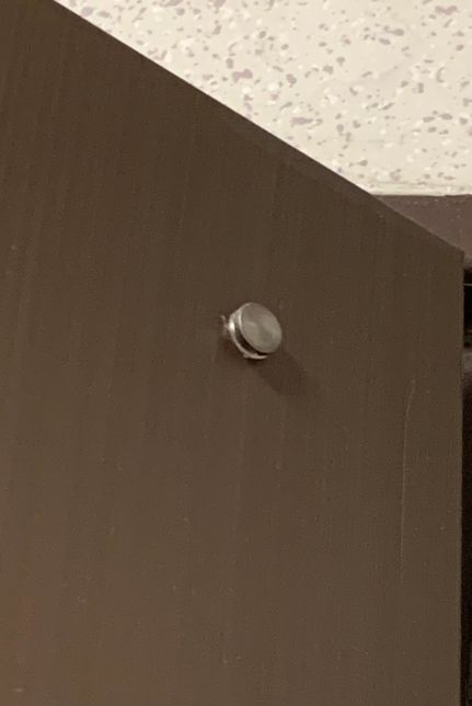 아파트 현관문에 붙어있는 이거 뭔가요?의 0번 째 이미지