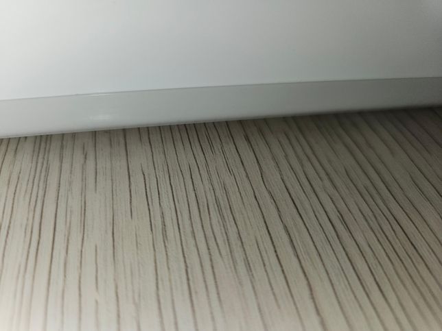 씽크대 밑부분과 바닥사이의 벌어진틈의 0번 째 이미지