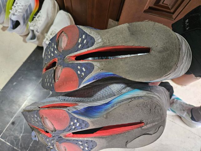 러닝화밑창 이정도면 수명다되서 버려야되나요?의 1번 째 이미지