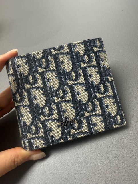 디올 남자 반지갑 정가품 감별해주세요ㅠㅠ의 0번 째 이미지