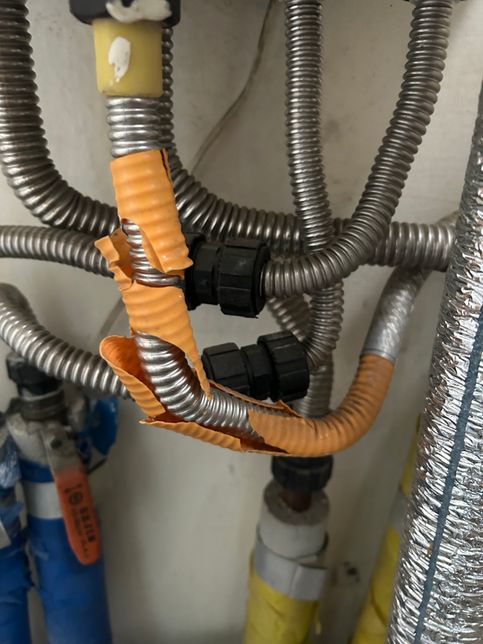 보일러 주황색 옷 이름 알려주시기 바랍니다의 0번 째 이미지