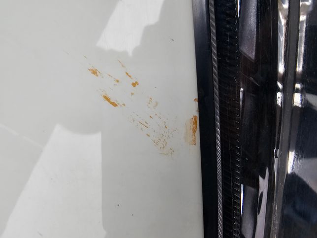 본넷트에 묻은 얼룩 어찌지우나요??의 1번 째 이미지