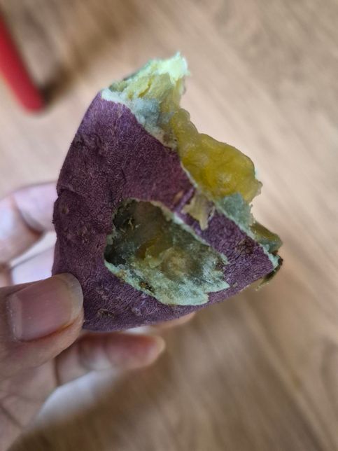 고구마의 푸른색 도는 부분 먹어도 되나요?의 0번 째 이미지