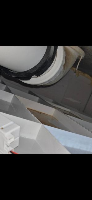 화장실 천장 윗집에서 누수인지 봐주세요의 0번 째 이미지