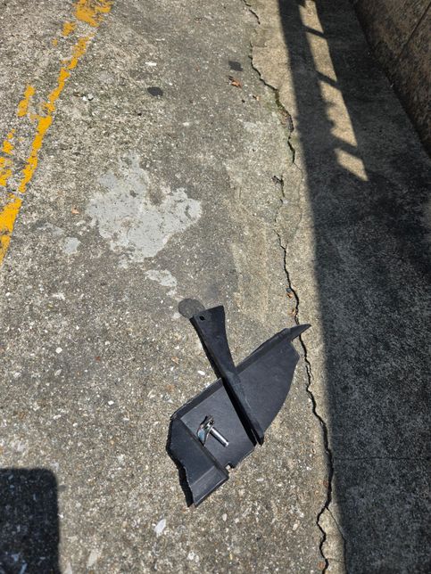 주차멈춤턱 차량하부 파손 보상받을수 있나요?의 1번 째 이미지