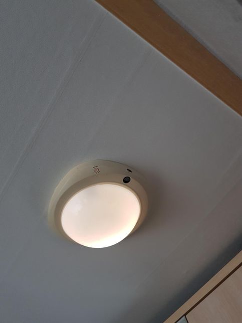 현관센서등이 왜 꺼지지 않는걸까요?의 1번 째 이미지