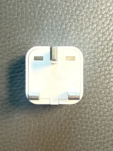 홍콩 어댑터 250v 맞나요?ㅠㅠㅠ의 0번 째 이미지