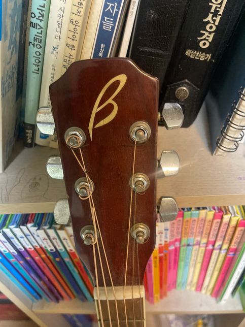 이기타 어느 브랜드인지 알려주세요!의 1번 째 이미지