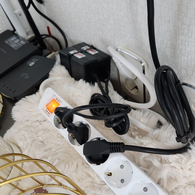 털 카펫 위에 멀티탭과 와이파이 등 전선 올려도 되나요?의 0번 째 이미지