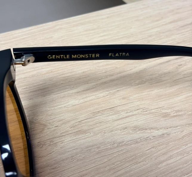 젠틀몬스터 렝 플렛바 오렌지 제품 이거 진품인가요?의 3번 째 이미지