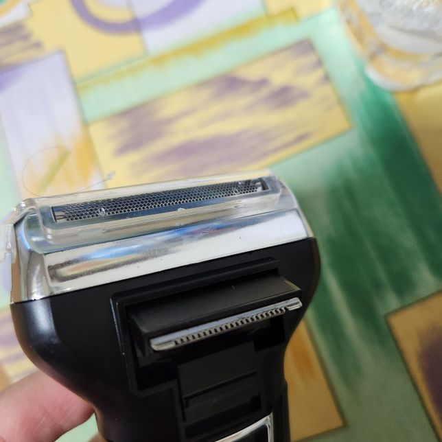 전기면도기 앞에 이건 어디에 쓰는거죠?의 0번 째 이미지