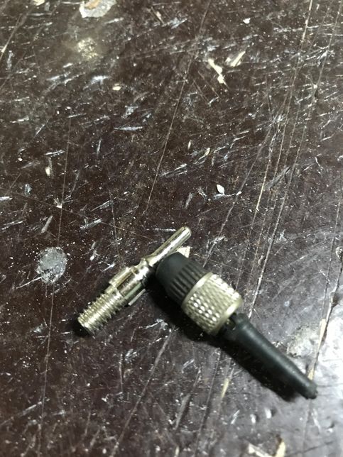 자전거 바퀴에서 바람 넣을 때 꼭 필요한 부품인데요. 이거 이름이 어떻게 되나요의 0번 째 이미지