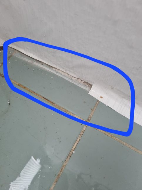 세탁실 뒷배란다 바댁에 물이있어요~의 3번 째 이미지