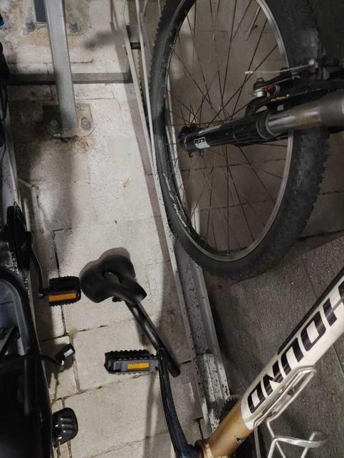 자전거 파손 및 부품 도난을 당했습니다의 0번 째 이미지