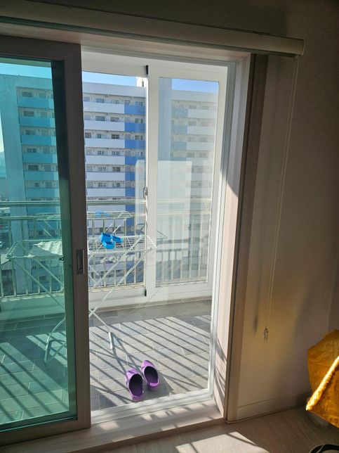 집안으로비치는영문모를붉은빛이유를알고 싶어요의 3번 째 이미지