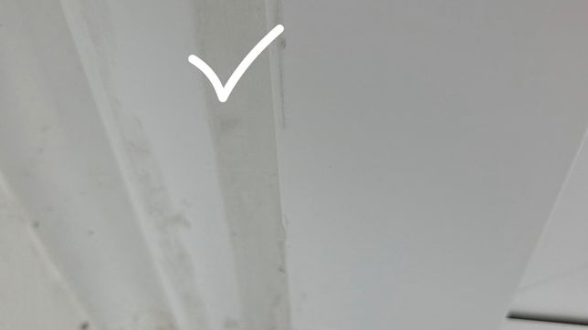 오른쪽 실리콘에 검정얼룩 곰팡이 일까요?의 0번 째 이미지