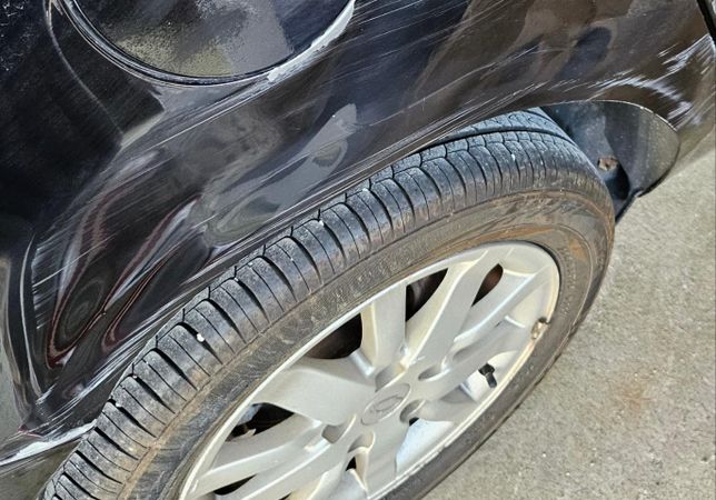 차 뒤쪽 휀다 구겨진거 피는데 얼마정도 들까요?의 0번 째 이미지