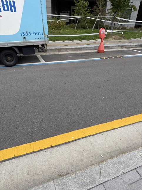 주차할 데가 없어서 이런데 세워뒀는데의 0번 째 이미지