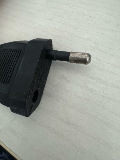 고데기를 뺐더니 스파크가 튀며 차단기가 내려갔습니다.의 0번 째 이미지