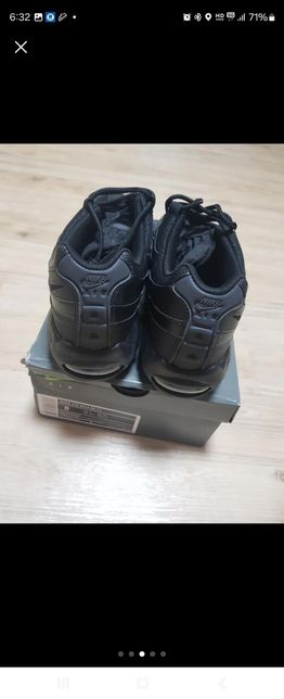 나이키 에어맥스 95 선물받았는데 주위에서 진품이 아니라고 하는데 아시는분 확인 부탁합니다의 2번 째 이미지