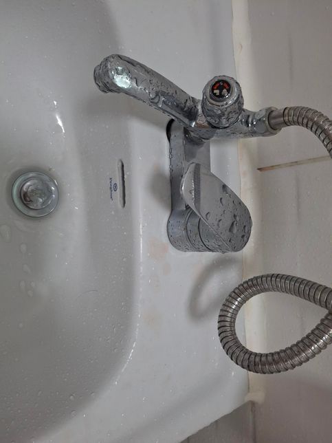 화장실에서 이렇게 변색이 되는 건 뭐 때문인가요의 2번 째 이미지