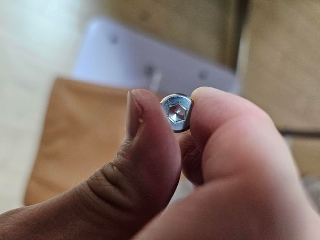 이렇게 생긴 나사는 어디서 살수가 있나요?의 1번 째 이미지