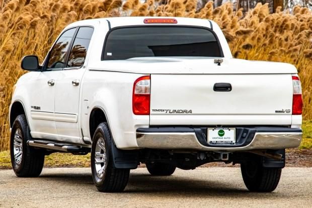 두 트럭중에서 어떤게 더 미세먼지가 많이 나올까요?의 1번 째 이미지