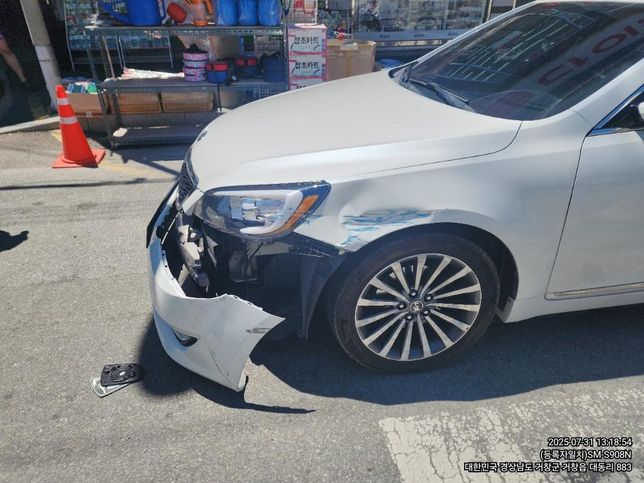 접촉사고 너무 억울해요 좀 봐주세오ㅡ의 1번 째 이미지