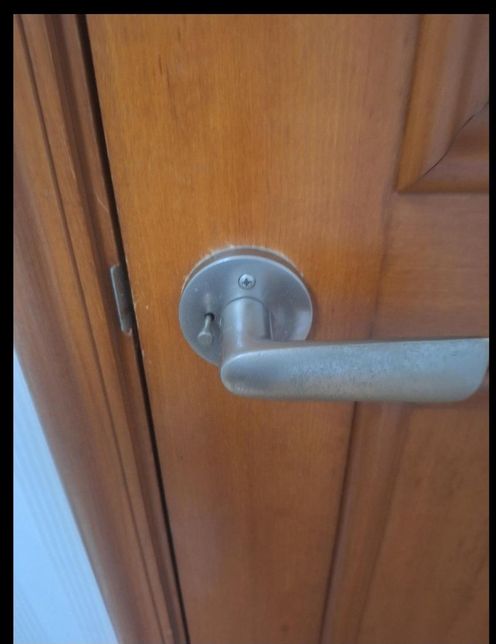 안에서 문이잠겼는데안열려요...의 0번 째 이미지