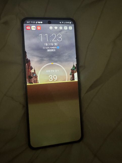 갤럭시 Z플립 4 떨어뜨린 후, 어디에 문제가 발생한 걸까요ㅠㅠ의 0번 째 이미지