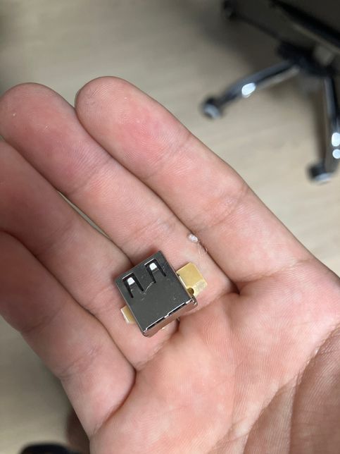 컴퓨터 본체에 usb 포트 빠져 부셔졌는데 이거 어떻게 해야해요?의 1번 째 이미지